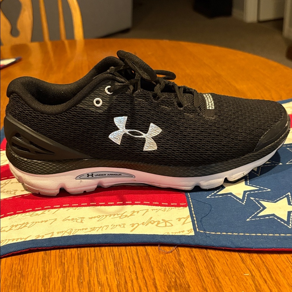 NWOT Men’s Under Armour Black Athletic Shoes, Charged Gemini, great condition 10 - Picture 8 of 10